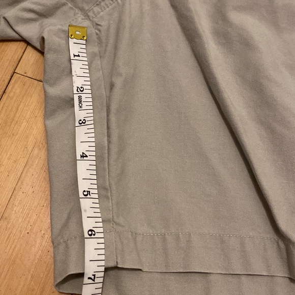 Columbia Sportswear khaki, cargo style shorts. Size 34 - Picture 4 of 7